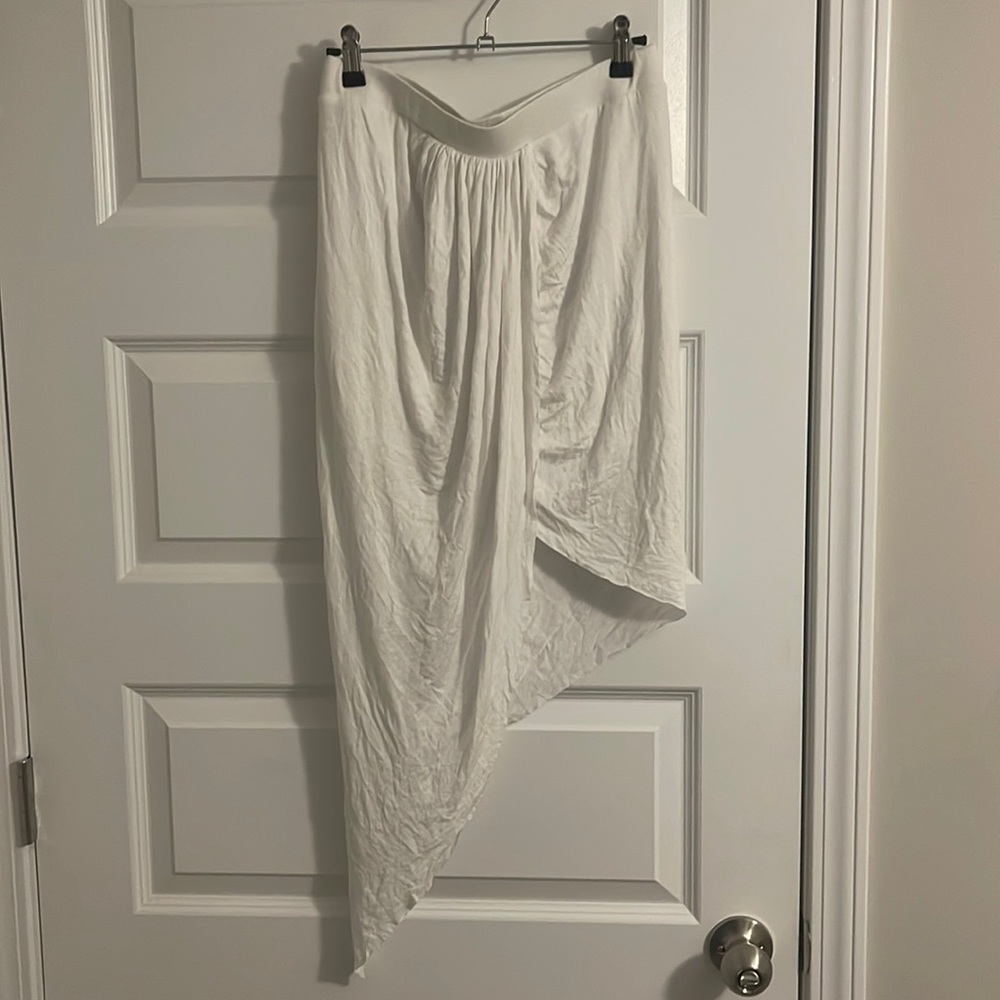 Hot Miami Styles Asymmetrical White Mini Skirt